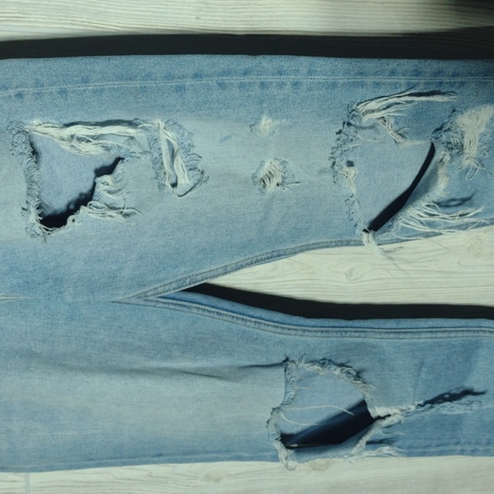 Destroyed High Rise Cropped Jeans - Picture 5 of 16